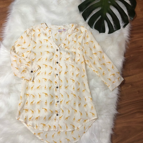 BONGO Tops - 李 2/12 Bongo Giraffe Buttondown Top